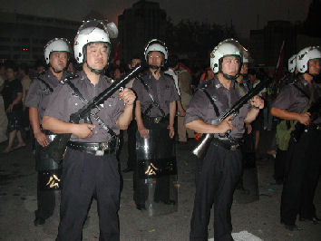 20080310-police in Bejing julie chao.jpg